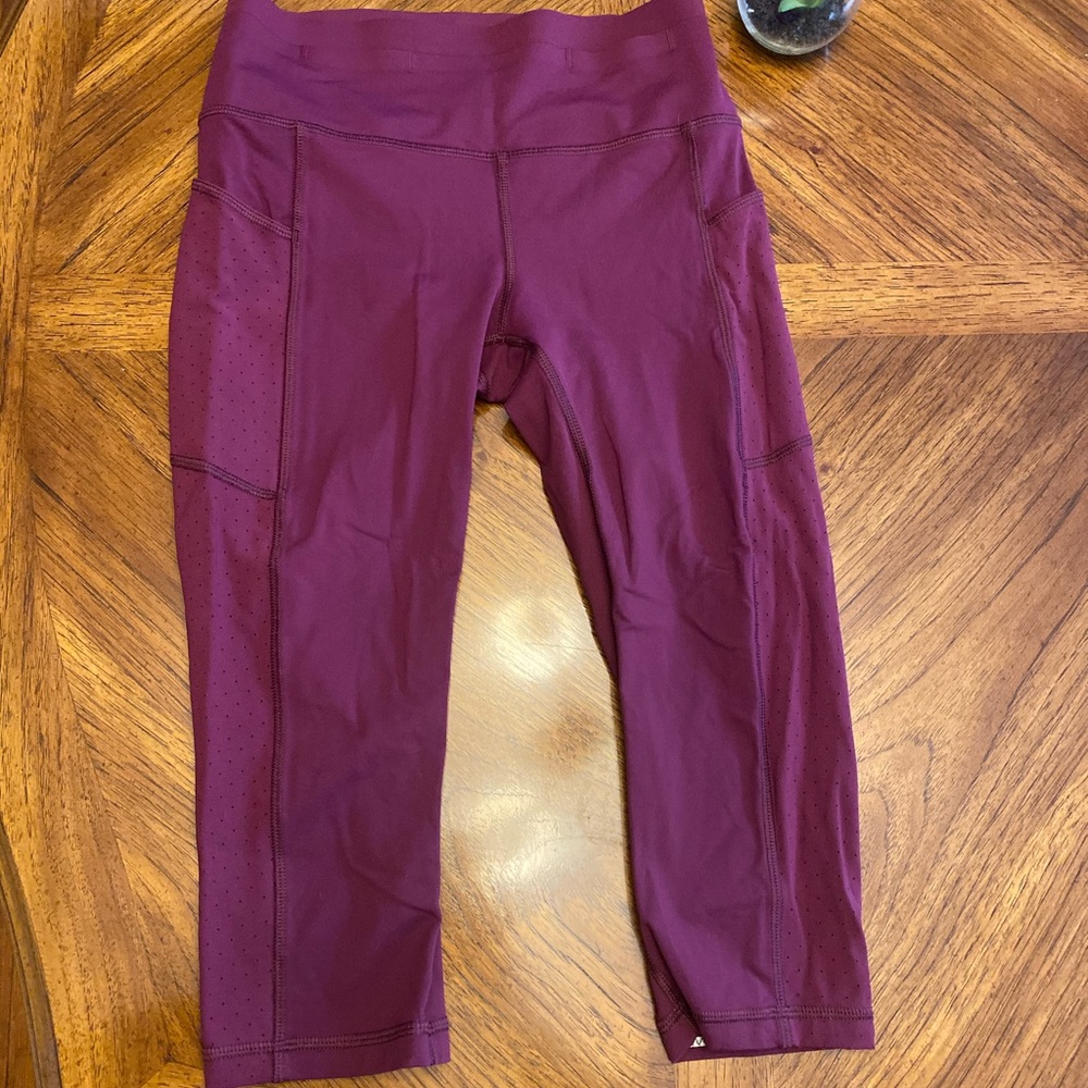 EUC Lululemon Cropped running leggings